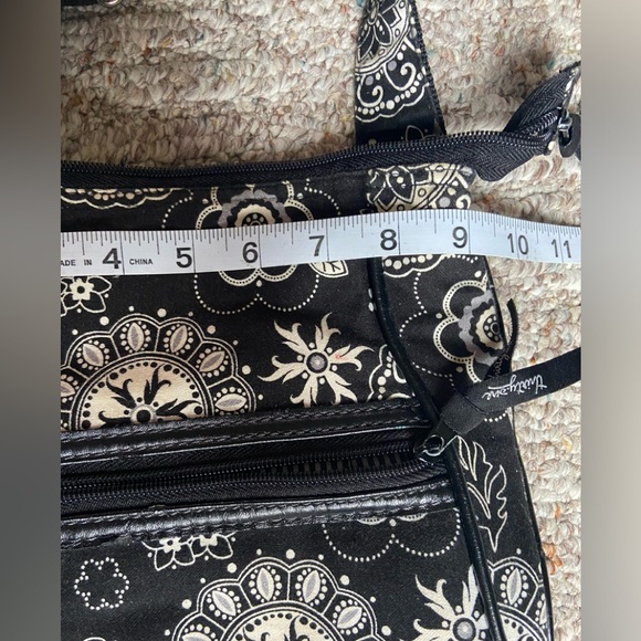 Thirty -One Onyx Medallion Black Crossover Bag - Picture 10 of 11